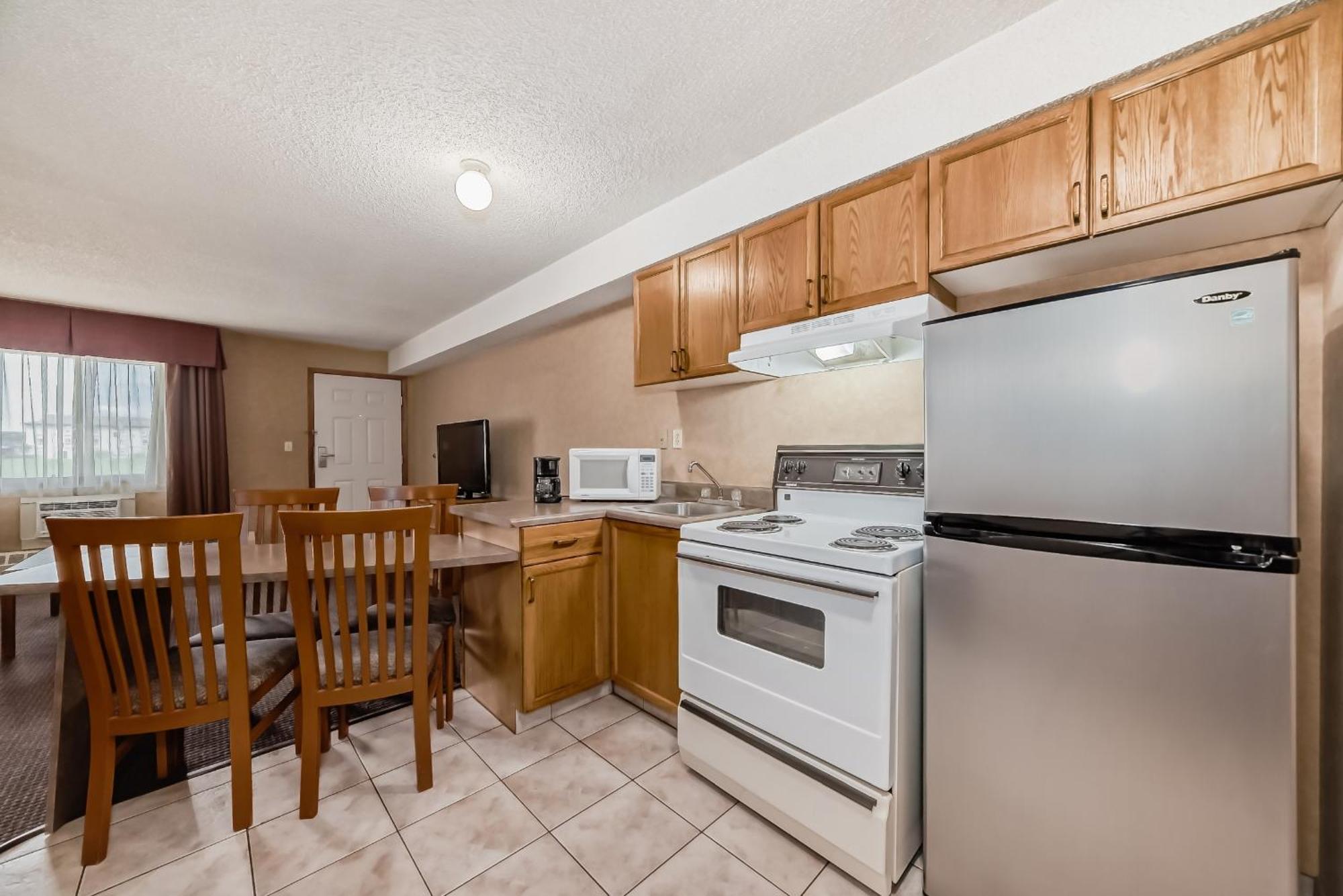 Stony Plain Inn & Suites Exterior foto